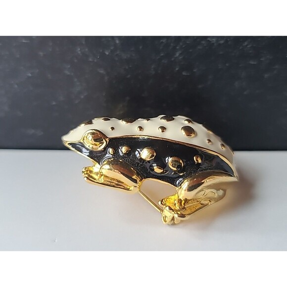 Frog Shaped Enamel Gold Tone Metal Brooch Vintage Costume Jewelry - Picture 1 of 10